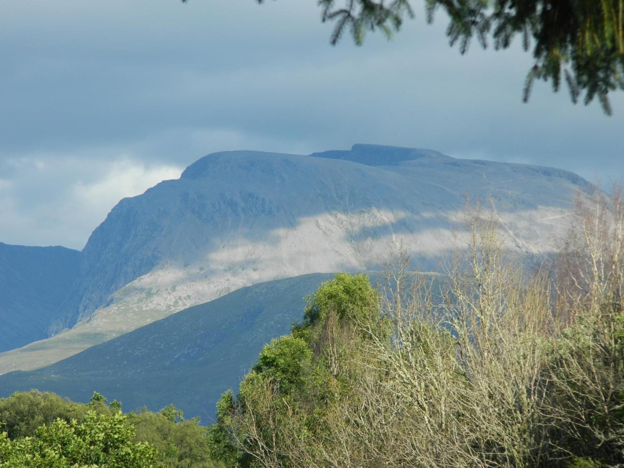 Tom Beag - Ben Nevis View Rooms Fort William Exteriör bild